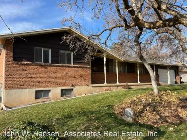 Main picture of 413 S Stirling Dr