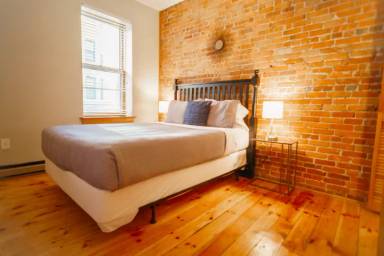 Main picture of 17 Garrison St