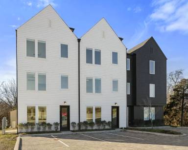 Main picture of 632 W Trinity Ln