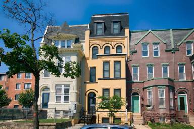 Main picture of 2550 University Pl NW