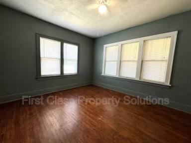 Main picture of 1400 NW 22nd St