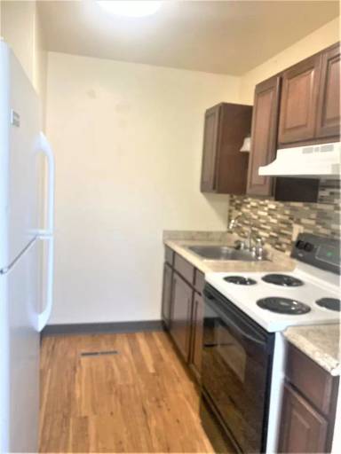 Main picture of 500 Seymour Ave