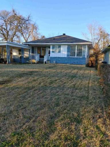 Main picture of 2950 W Maple St