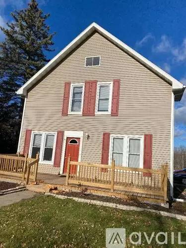 Main picture of 215 E Spring St