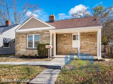 Main picture of 594 Whitethorne Ave