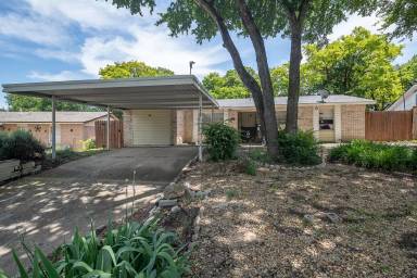 Main picture of 2420 Lindale Ln