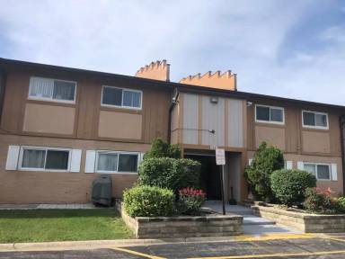 Main picture of 870 E Old Willow Rd