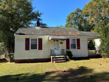 Main picture of 901 S Andrews Ave