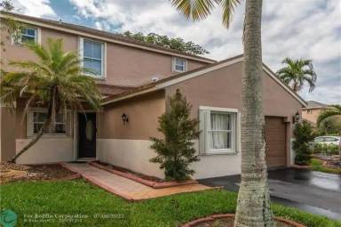 Main picture of 20778 NW 1st Ct