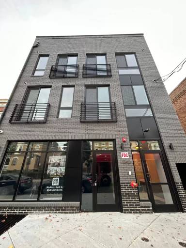 Main picture of 5542 Ridge Ave