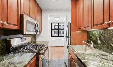 Main picture of 300 W 57th St
