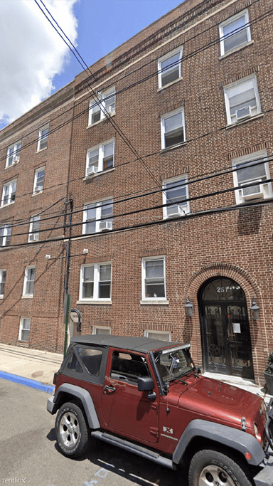 Main picture of 251 Lafayette Ave Apartments