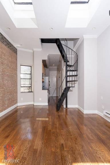 Main picture of 209 E 25th St
