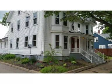 Main picture of 376 Portland St
