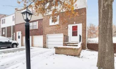 Main picture of 3727 NE Colonial Dr