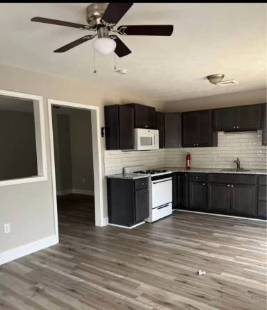 Main picture of 318 Main St