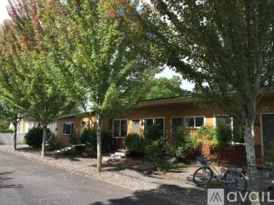 Main picture of 5431 SE Tibbetts St