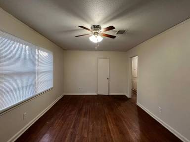 Main picture of 2131 Yarbrough Cir