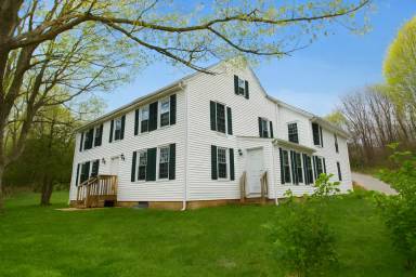 Main picture of 1 Lee Rd