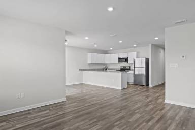 Main picture of 685 Whispering Creek Ave