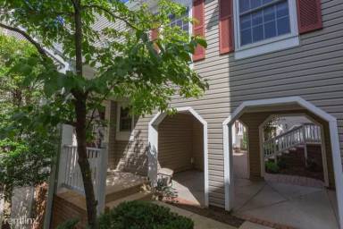 Main picture of 2917D S Woodstock St
