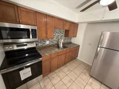 Main picture of 900 W Wilkes Barre St