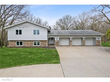 Main picture of 17020 Bittersweet St NW