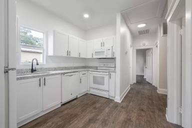 Main picture of 222 W Clinton Ct