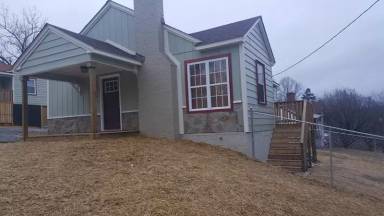 Main picture of 215 Circle Dr