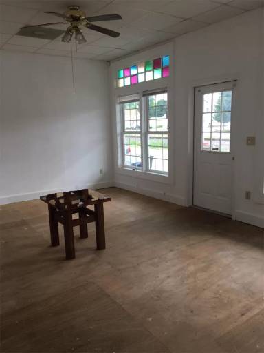 Main picture of 588 Railroad Ave