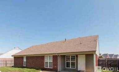 Main picture of 8035 Park Pike Dr
