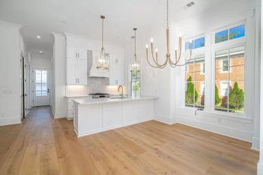 Main picture of 302 W 38th St