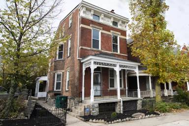Main picture of 3211 Vine St
