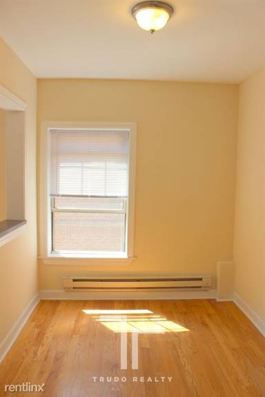 Main picture of 620-28 W Barry Ave