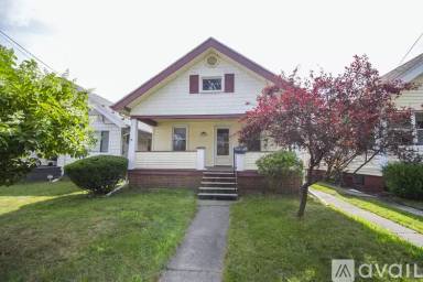 Main picture of 923 National Ave
