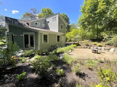 Main picture of 44 River St