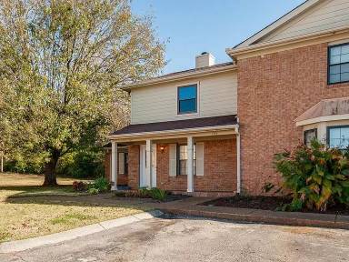 Main picture of 121 Ellington Pl