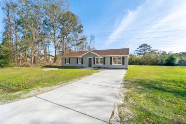 Main picture of 136 Sandy Dr