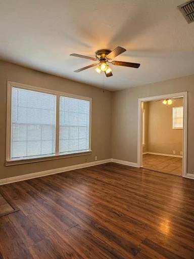 Main picture of 2701 Lawrence Rd