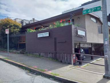 Main picture of 701 NE 42nd St
