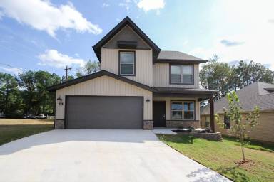 Main picture of 600 E Osage Trce