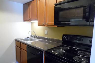 Main picture of Royal Manor Apartments