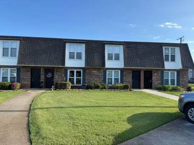 Main picture of 9105 Parktop Ln