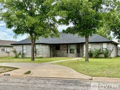 Main picture of 1021 Gregory Dr