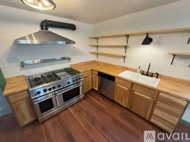Main picture of 102 3rd St