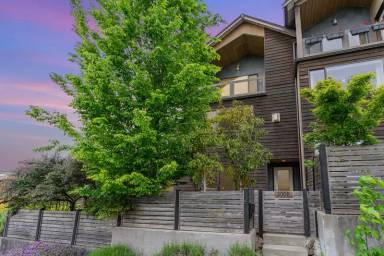 Main picture of 3008 NE 55th St
