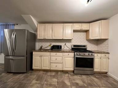 Main picture of 1637 Mahan Ave