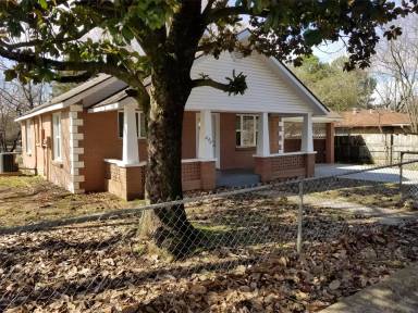 Main picture of 202 S Cline Rd
