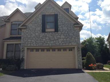 Main picture of 40 Brownstone Dr