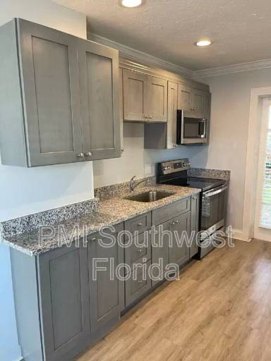 Main picture of 6367 Gateway Ave